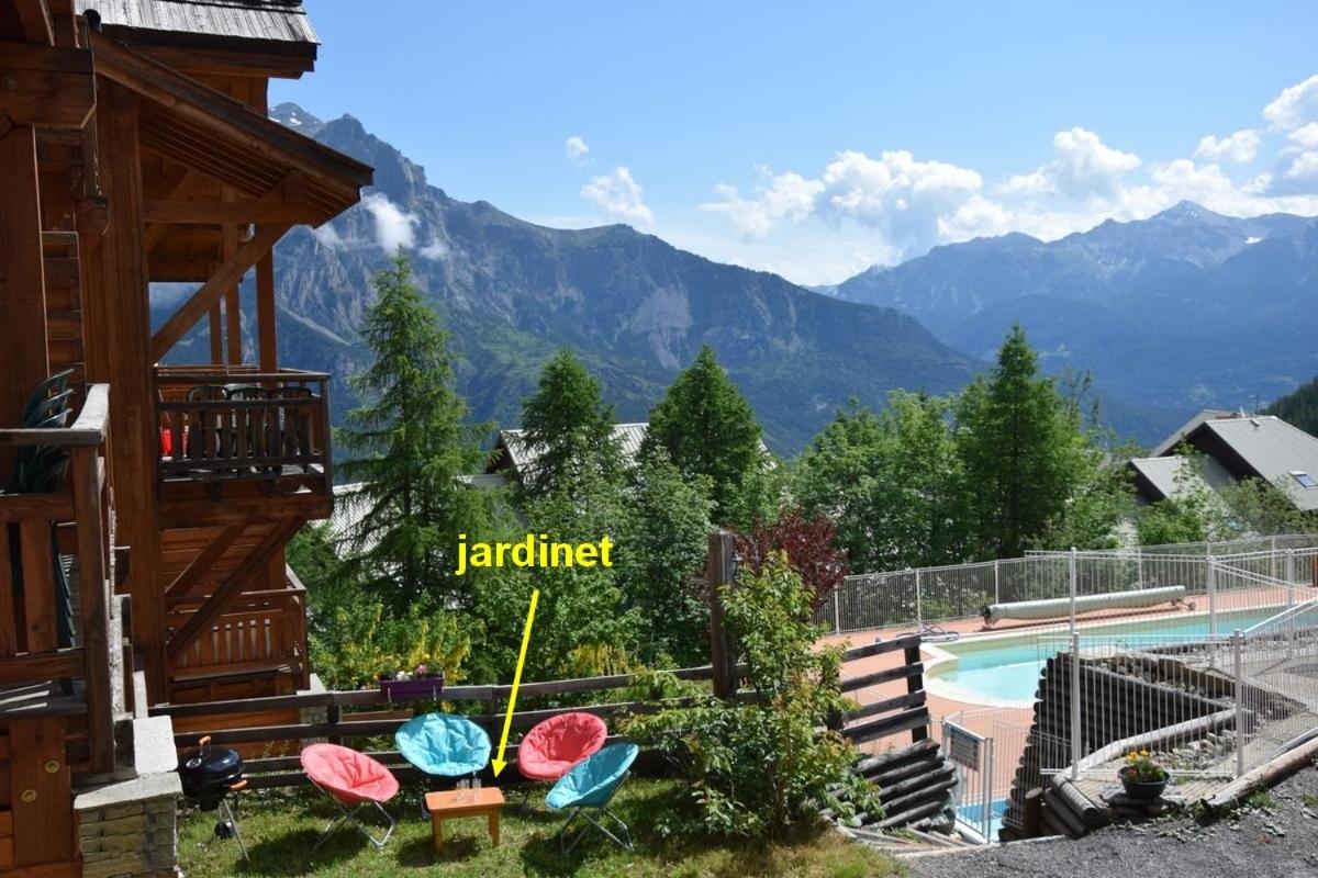 Les Petits Eterlous: Cozy Alpine Apartment with Private Parking Puy-Saint-Vincent Exterior photo