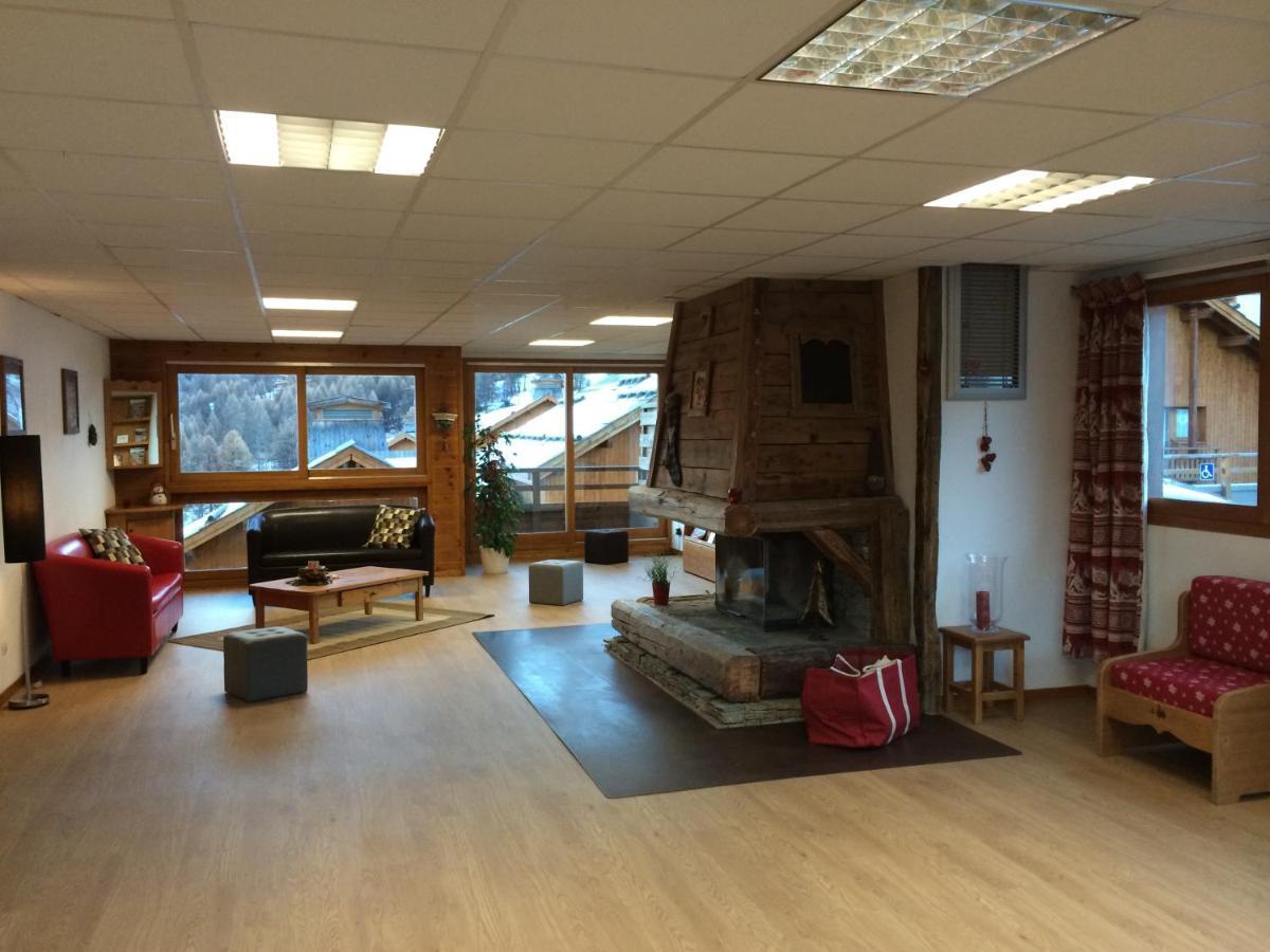 Les Petits Eterlous: Cozy Alpine Apartment with Private Parking Puy-Saint-Vincent Exterior photo